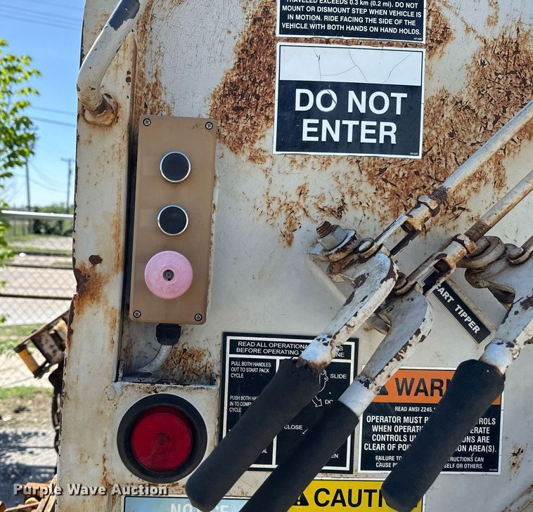 image for item EG8348 2009 Freightliner Business Class M2 refuse truck