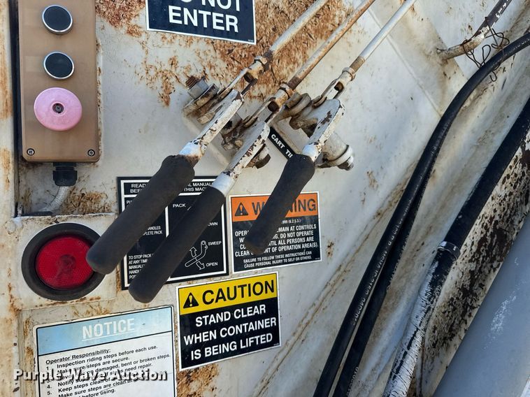 image for item EG8348 2009 Freightliner Business Class M2 refuse truck