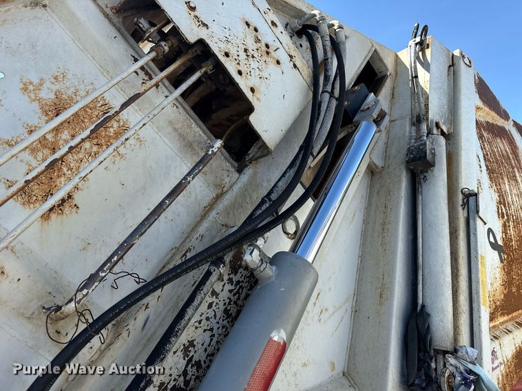 image for item EG8348 2009 Freightliner Business Class M2 refuse truck