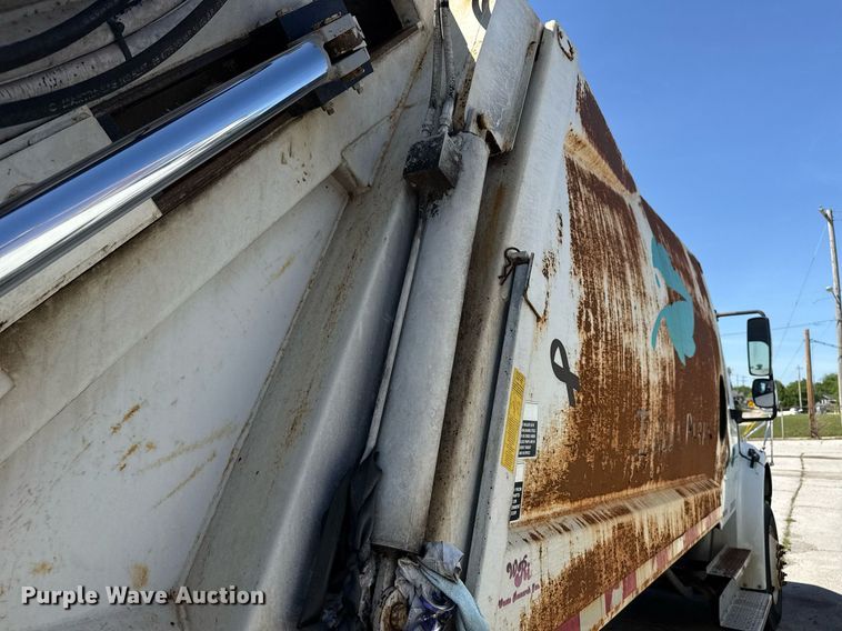 image for item EG8348 2009 Freightliner Business Class M2 refuse truck