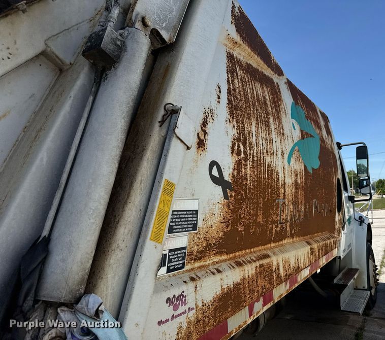 image for item EG8348 2009 Freightliner Business Class M2 refuse truck