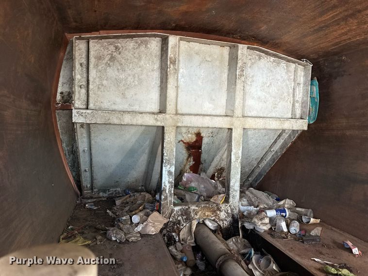 image for item EG8348 2009 Freightliner Business Class M2 refuse truck