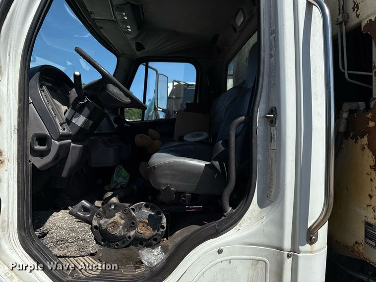 image for item EG8348 2009 Freightliner Business Class M2 refuse truck