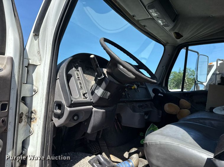 image for item EG8348 2009 Freightliner Business Class M2 refuse truck