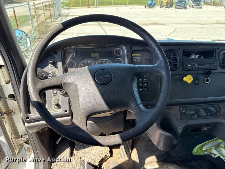 image for item EG8348 2009 Freightliner Business Class M2 refuse truck