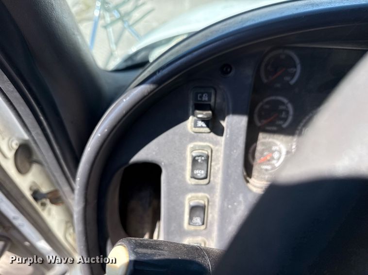 image for item EG8348 2009 Freightliner Business Class M2 refuse truck