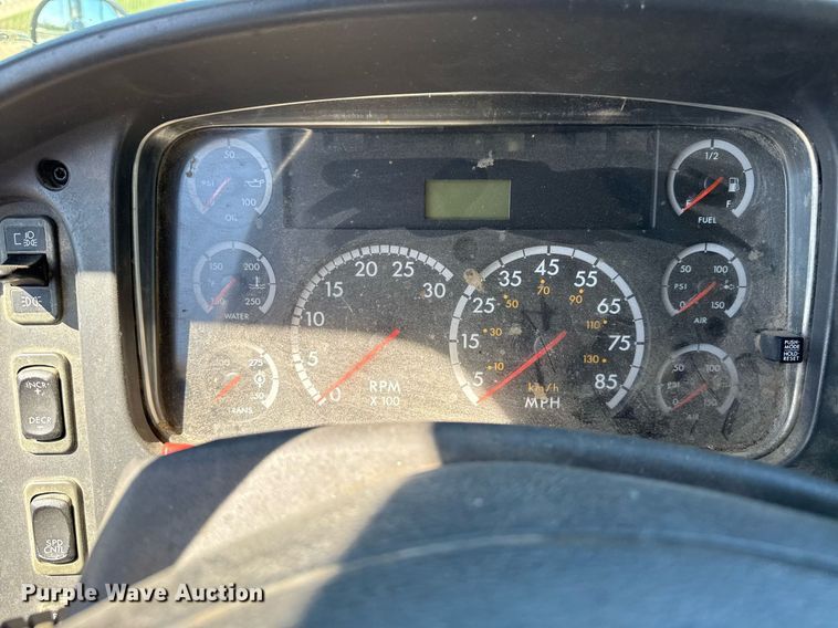 image for item EG8348 2009 Freightliner Business Class M2 refuse truck