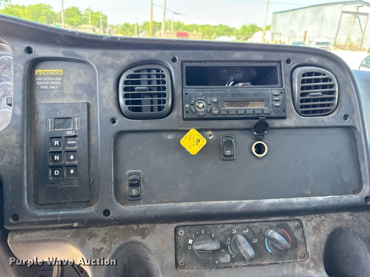 image for item EG8348 2009 Freightliner Business Class M2 refuse truck