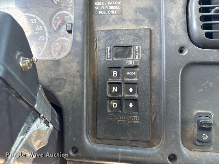 image for item EG8348 2009 Freightliner Business Class M2 refuse truck