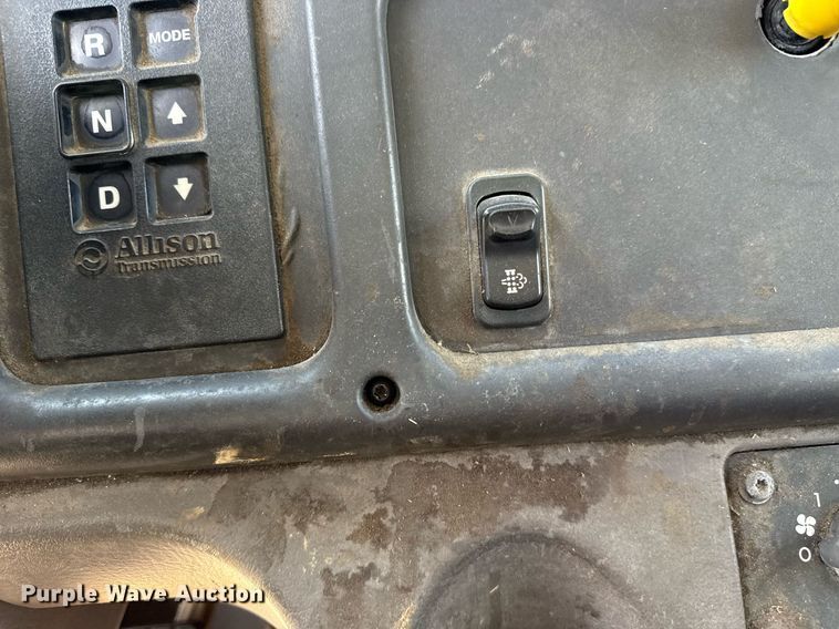 image for item EG8348 2009 Freightliner Business Class M2 refuse truck