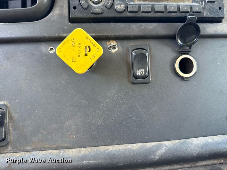 image for item EG8348 2009 Freightliner Business Class M2 refuse truck