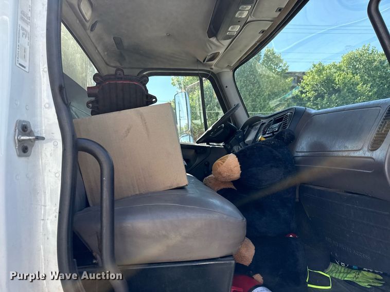 image for item EG8348 2009 Freightliner Business Class M2 refuse truck