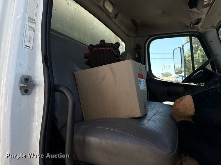 image for item EG8348 2009 Freightliner Business Class M2 refuse truck