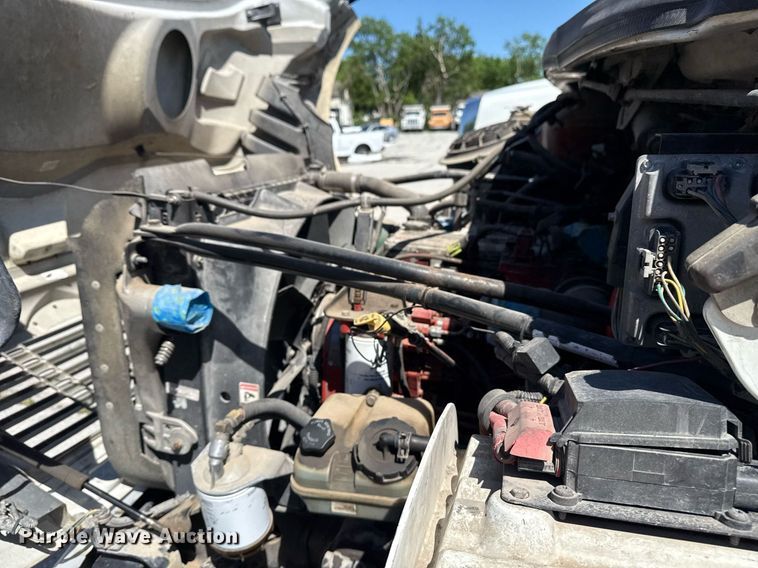 image for item EG8348 2009 Freightliner Business Class M2 refuse truck