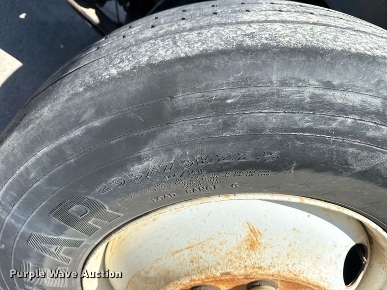 image for item EG8348 2009 Freightliner Business Class M2 refuse truck