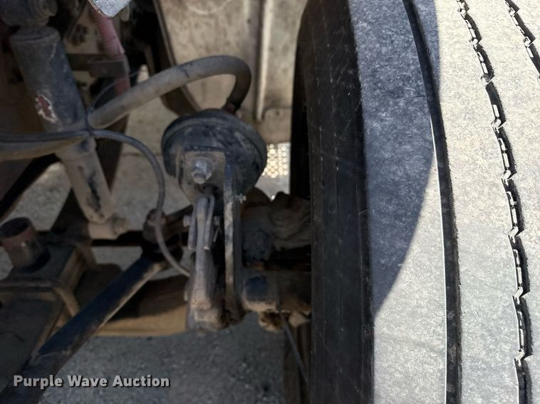 image for item EG8348 2009 Freightliner Business Class M2 refuse truck