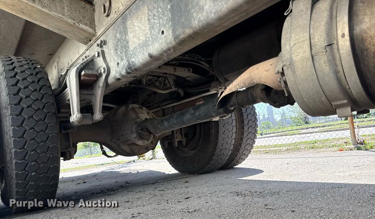 image for item EG8348 2009 Freightliner Business Class M2 refuse truck