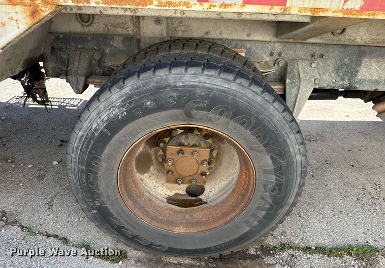 image for item EG8348 2009 Freightliner Business Class M2 refuse truck