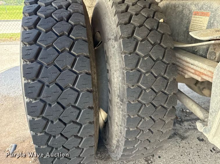 image for item EG8348 2009 Freightliner Business Class M2 refuse truck