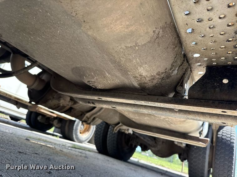 image for item EG8348 2009 Freightliner Business Class M2 refuse truck