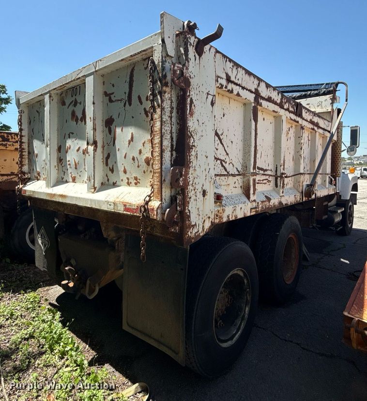 image for item EG8349 1995 International 2554 dump truck