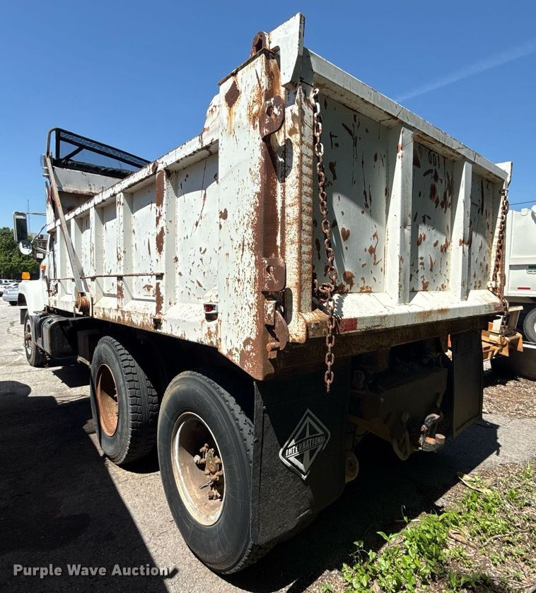 image for item EG8349 1995 International 2554 dump truck