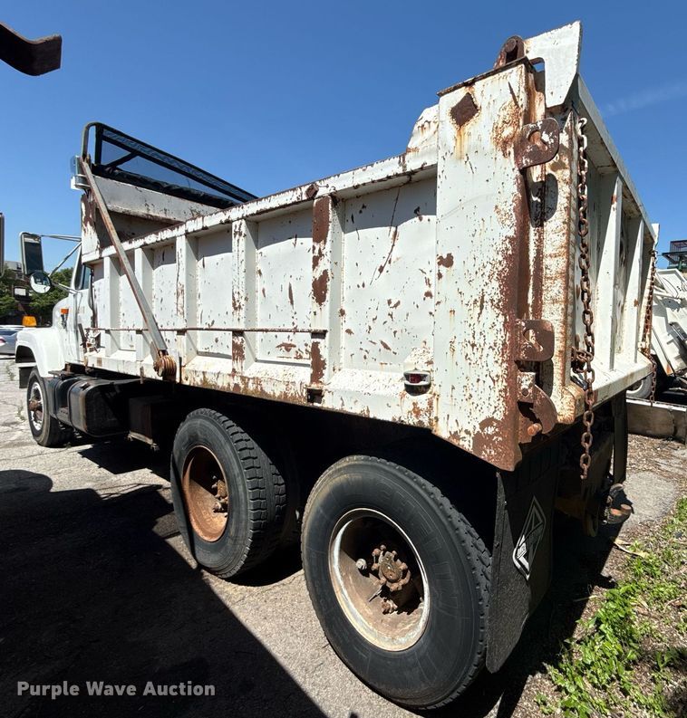 image for item EG8349 1995 International 2554 dump truck