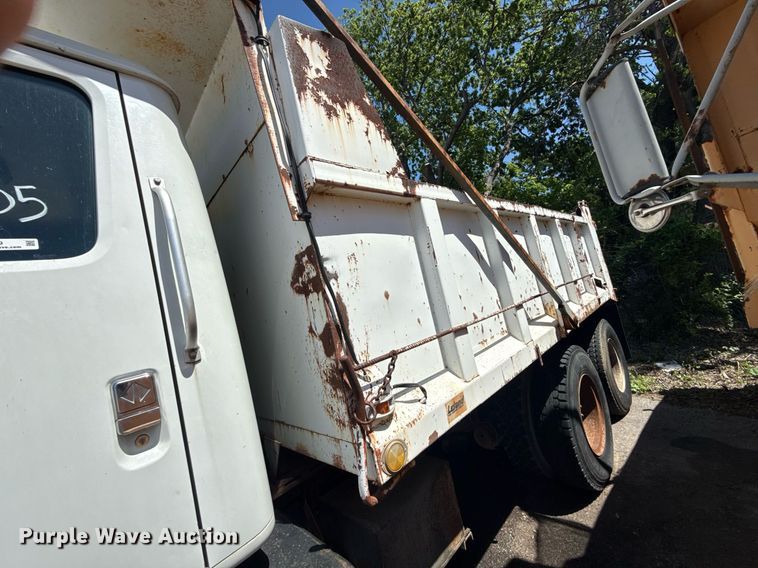 image for item EG8349 1995 International 2554 dump truck