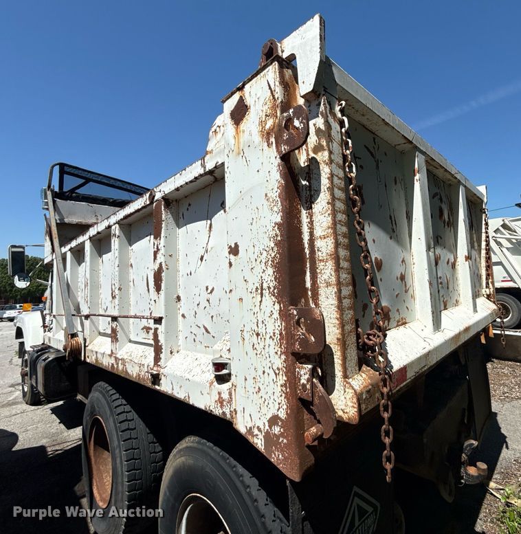 image for item EG8349 1995 International 2554 dump truck