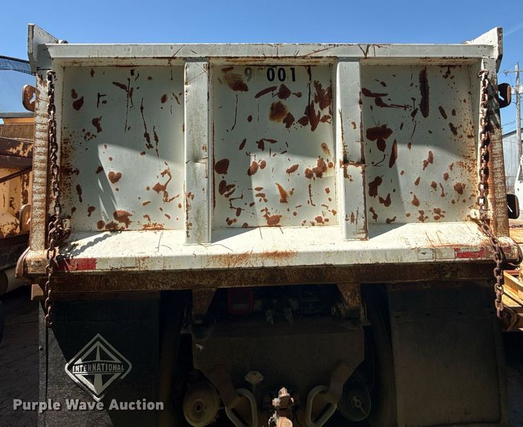 image for item EG8349 1995 International 2554 dump truck