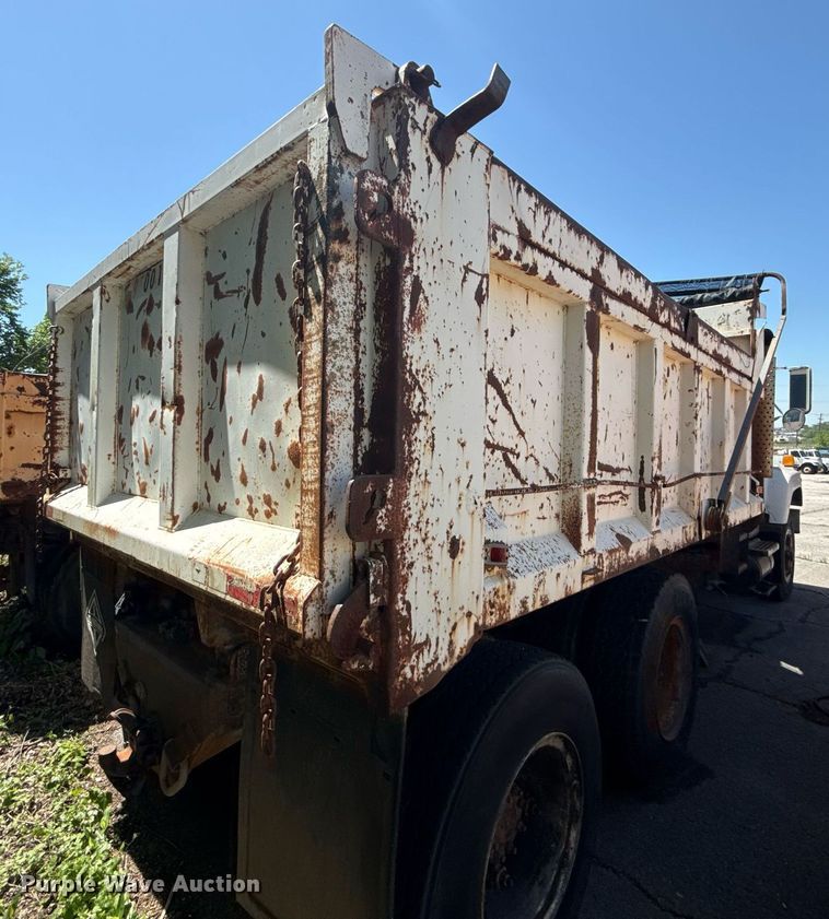 image for item EG8349 1995 International 2554 dump truck