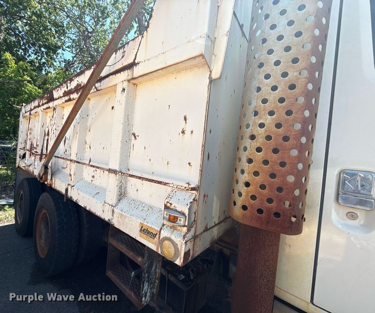 image for item EG8349 1995 International 2554 dump truck