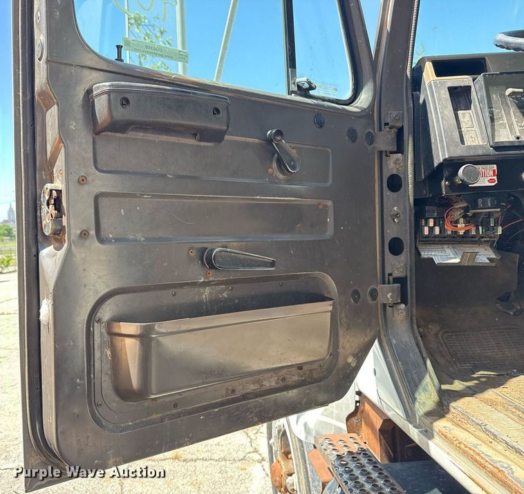 image for item EG8349 1995 International 2554 dump truck