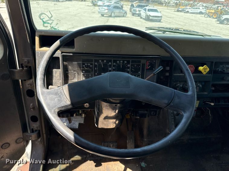 image for item EG8349 1995 International 2554 dump truck