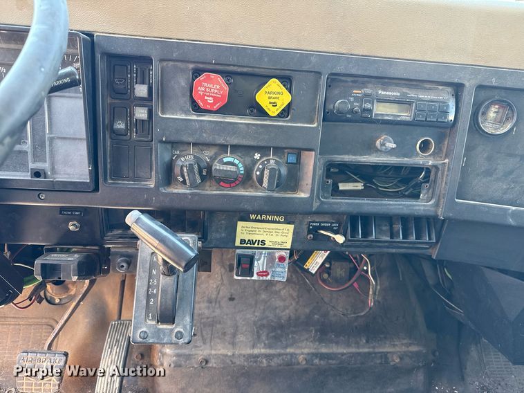 image for item EG8349 1995 International 2554 dump truck