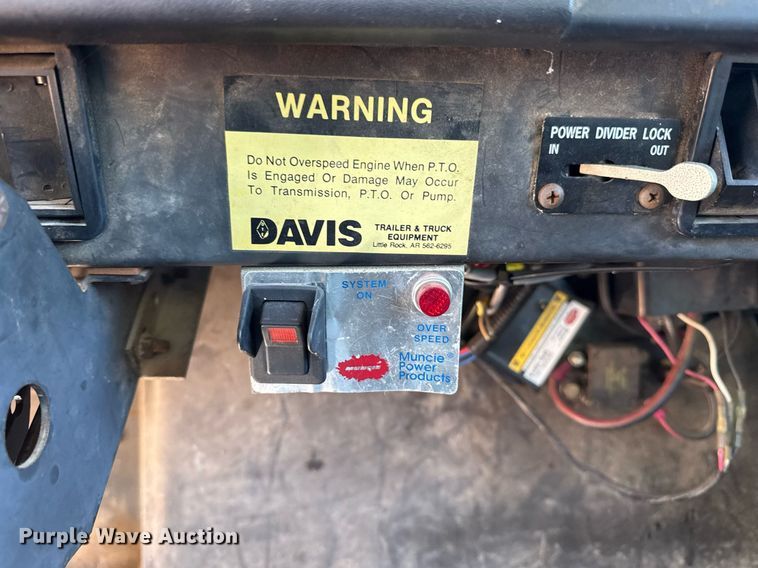 image for item EG8349 1995 International 2554 dump truck