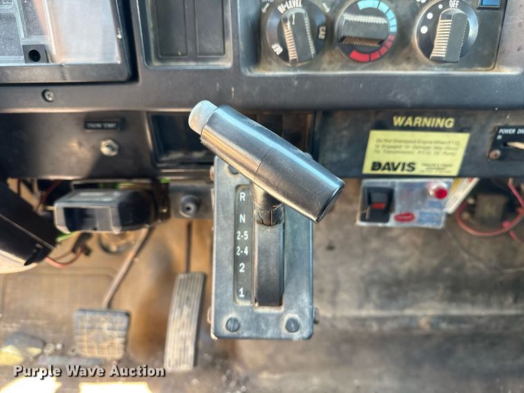 image for item EG8349 1995 International 2554 dump truck