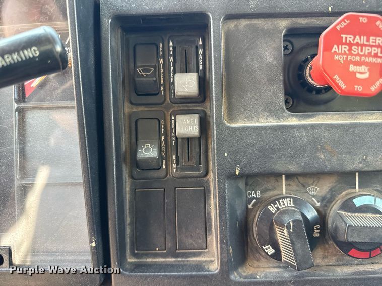 image for item EG8349 1995 International 2554 dump truck