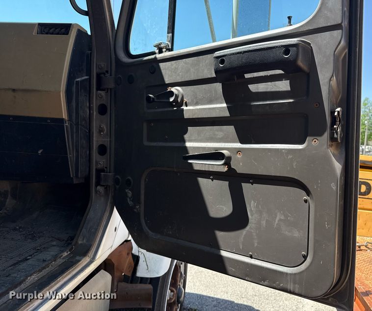 image for item EG8349 1995 International 2554 dump truck