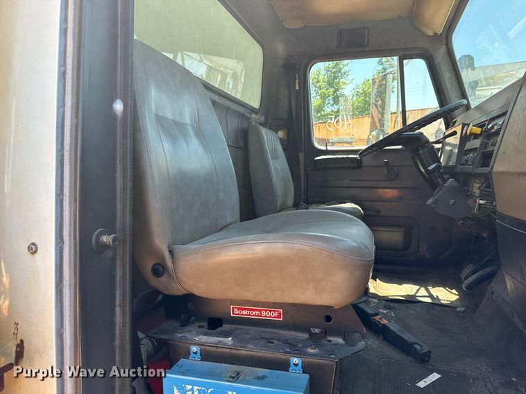 image for item EG8349 1995 International 2554 dump truck