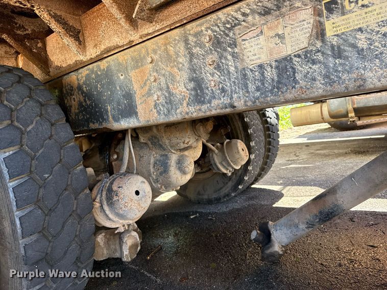 image for item EG8349 1995 International 2554 dump truck