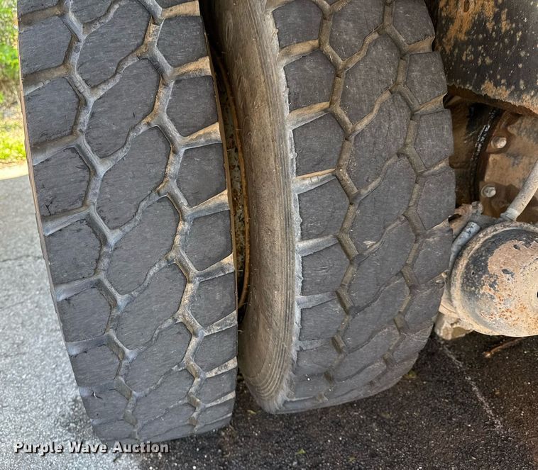 image for item EG8349 1995 International 2554 dump truck