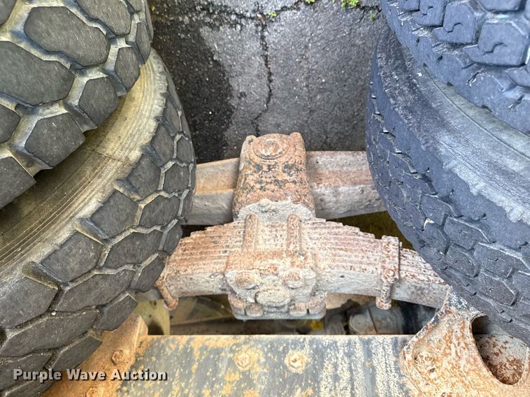 image for item EG8349 1995 International 2554 dump truck