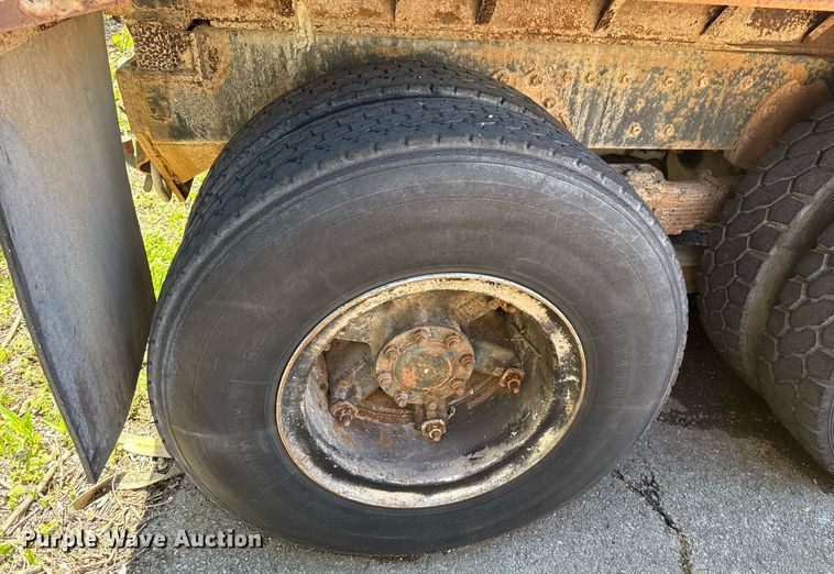 image for item EG8349 1995 International 2554 dump truck