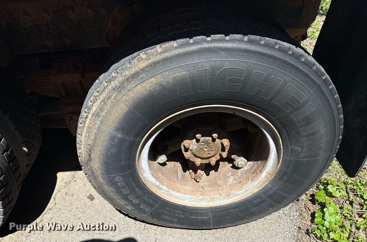 image for item EG8349 1995 International 2554 dump truck