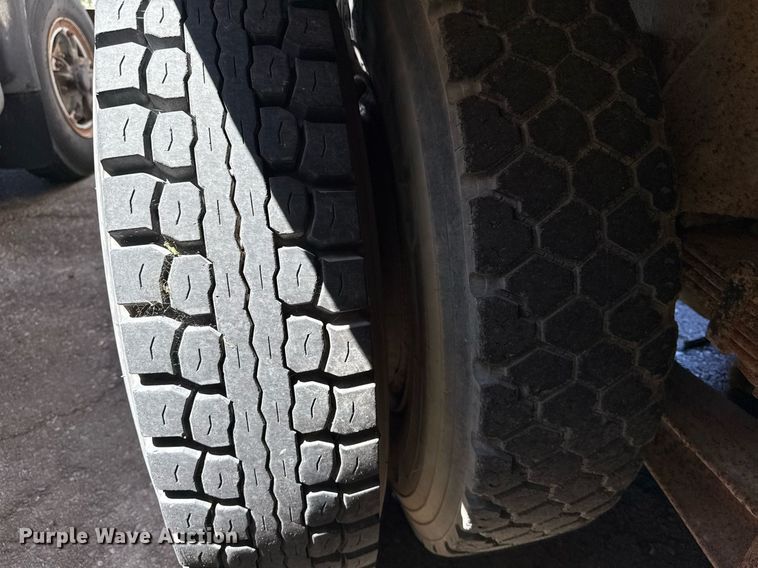 image for item EG8349 1995 International 2554 dump truck