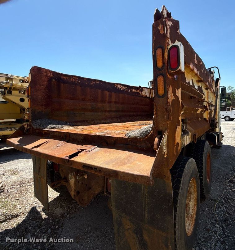 image for item EG8351 2008 International 7400 dump truck