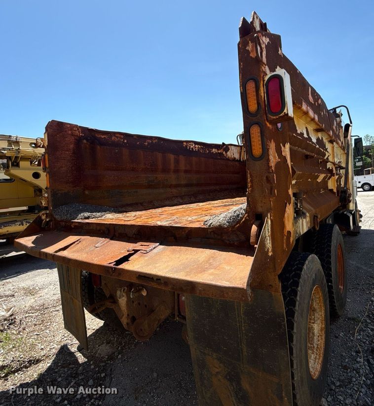 image for item EG8351 2008 International 7400 dump truck
