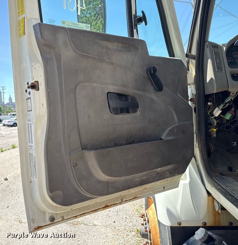 image for item EG8351 2008 International 7400 dump truck