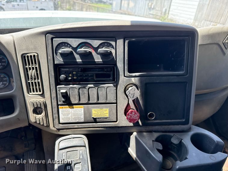 image for item EG8351 2008 International 7400 dump truck